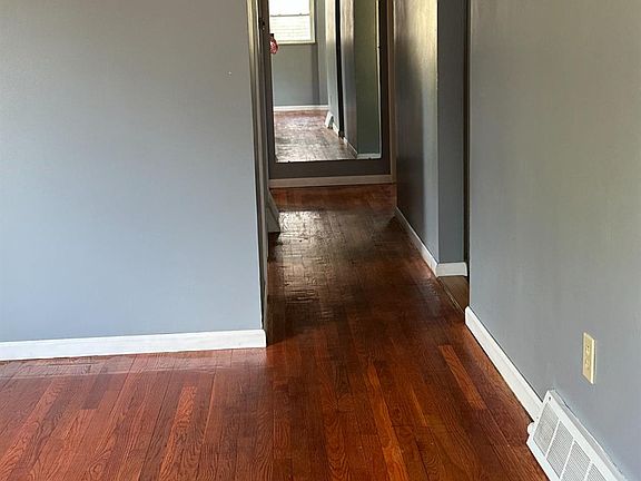 5th image of 1045 Pelican Dr