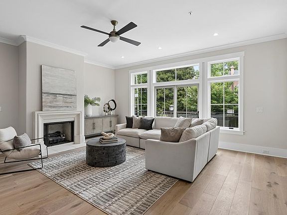 3rd image of 3513 Kingsboro Rd