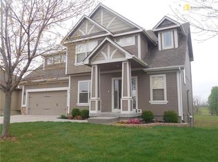 560 Avondale Ln, Raymore, MO 64083