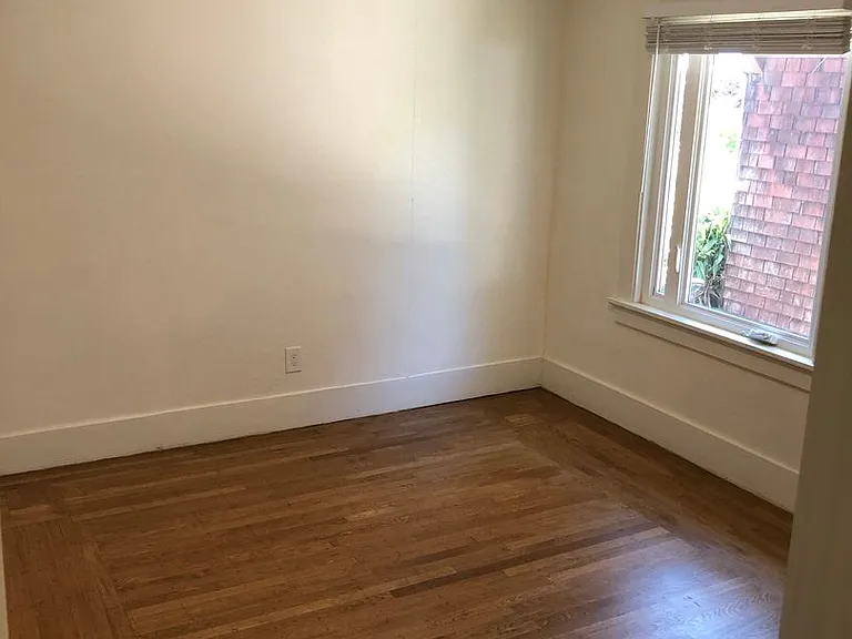 1317 Virginia St — Photo 16
