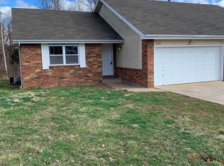 2897 W Village Ln, Springfield, MO 65807
