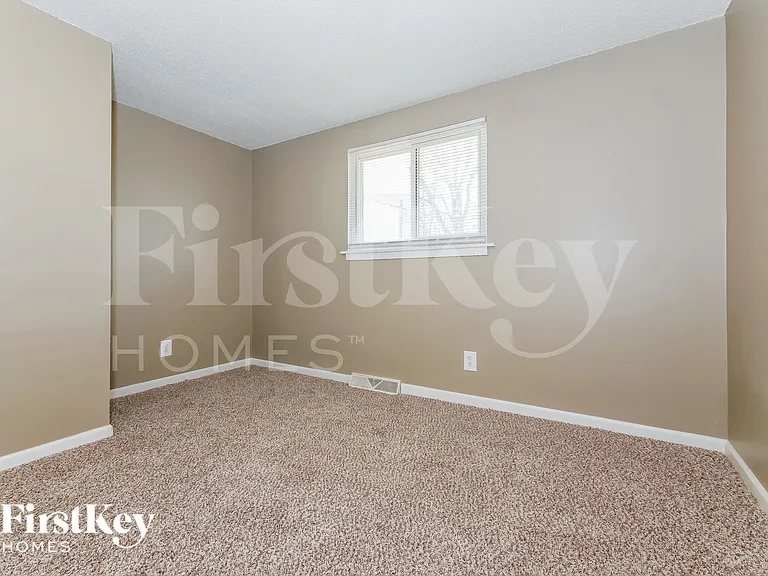 5042 N Bellaire Ave — Photo 11