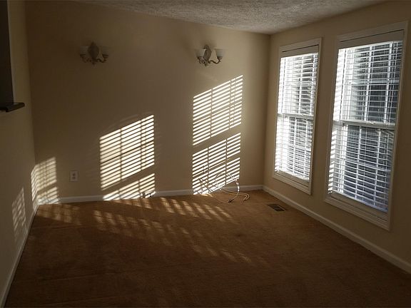3rd image of 3061 Beaver Dr