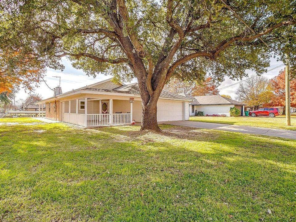 1st image of 305 Bahama Ct