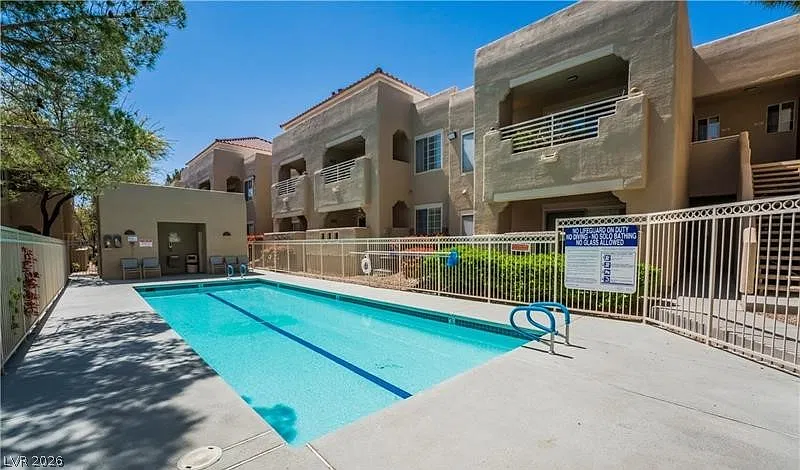 2 bed, 2.0 bath, 1008 sqft, $1,445 — Photo 2