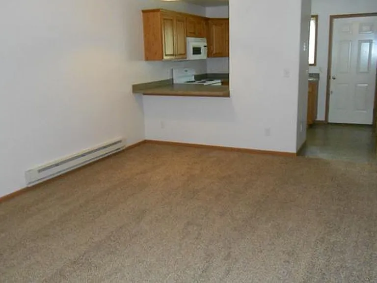 2397 Sparrow Dr #5A — Photo 4