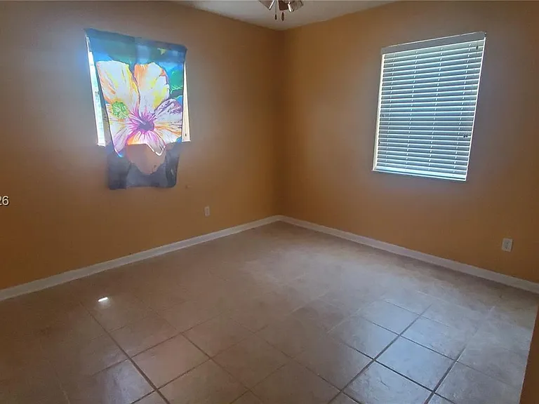 131 SE Serenata Ct — Photo 10