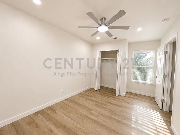 300 Lamesa Ct — Photo 26