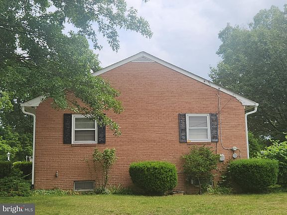3rd image of 102 Molden Dr