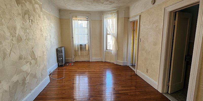1st image of 678 Lincoln Pl #2