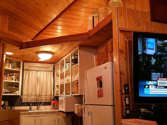 3rd image of 1021 Park Dr