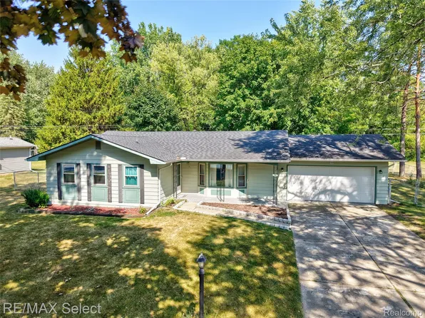 7439 Ironwood Dr, Swartz Creek, MI 48473