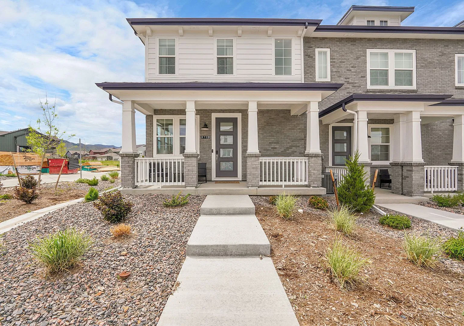 Sterling Ranch 3bed 3bath - like NEW! — Photo 1