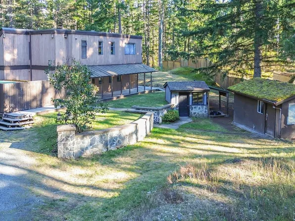 821 Ebadora Ln, Cowichan Valley, BC V0R 2W3