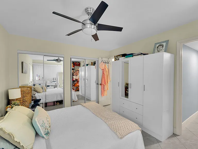 261 Wimbledon Lake Dr — Photo 14