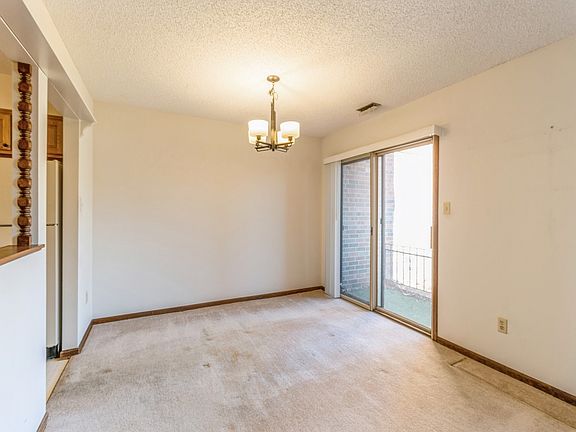 5th image of 4501 Woodland Ave Unit 2