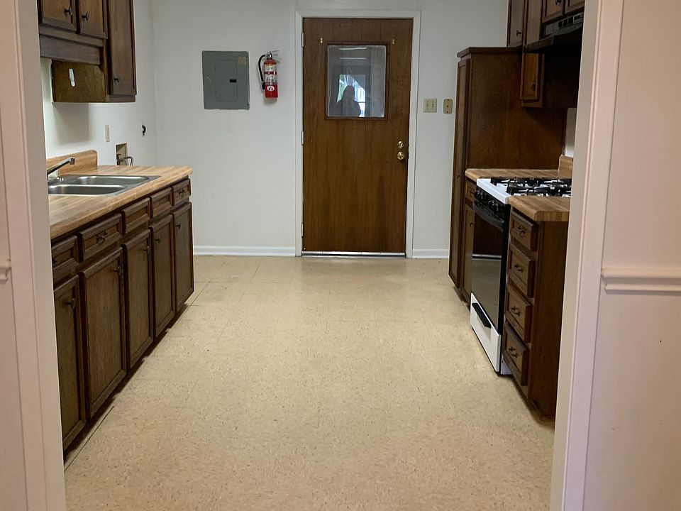 Kitchen with lots of cabinets.