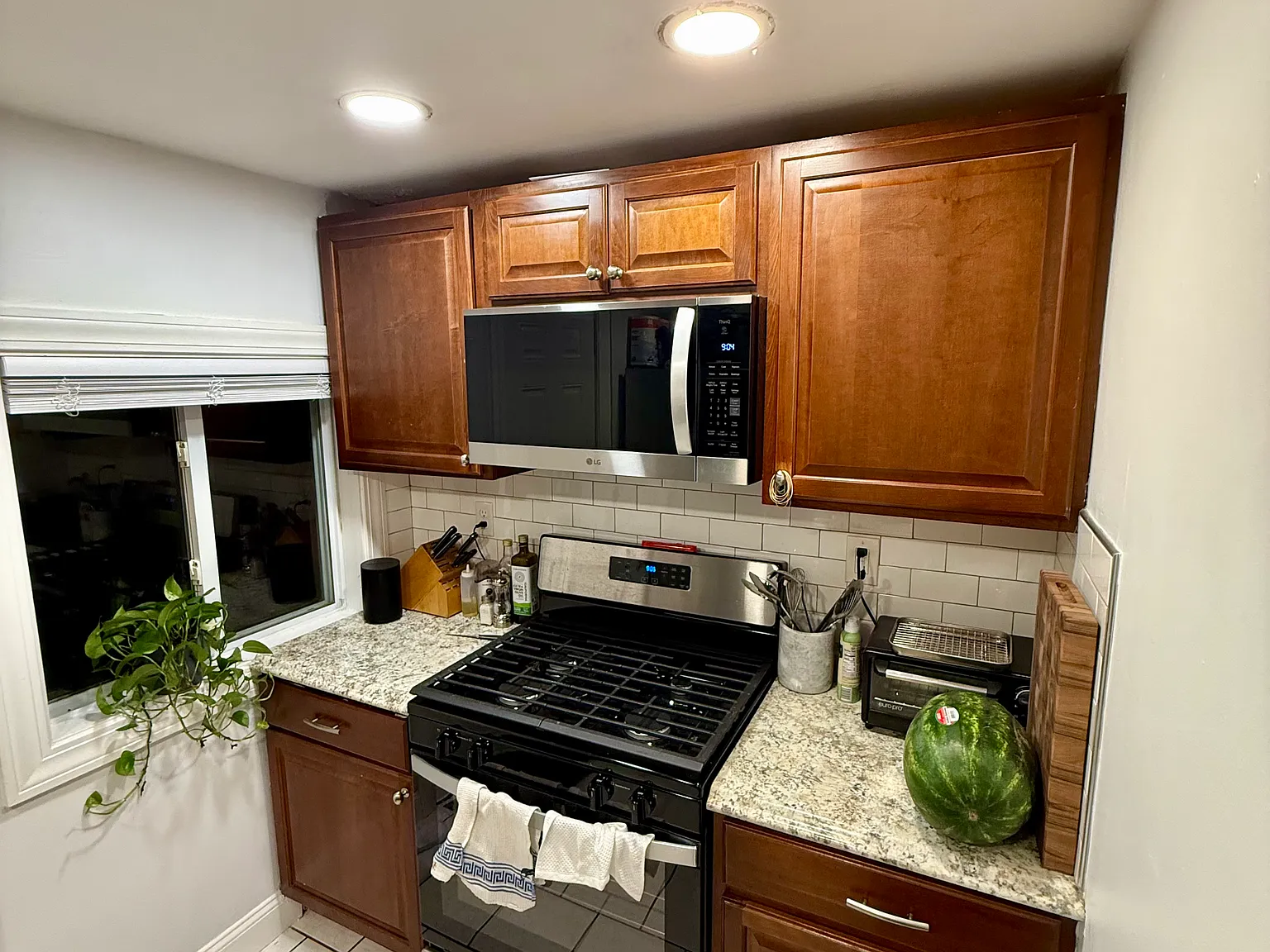 3 bed, 950 sqft, $3,000 — Photo 1