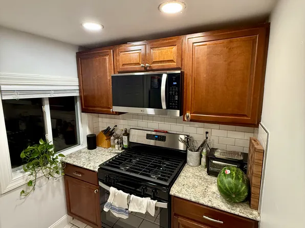 128 Putnam St #1, Boston, MA 02128