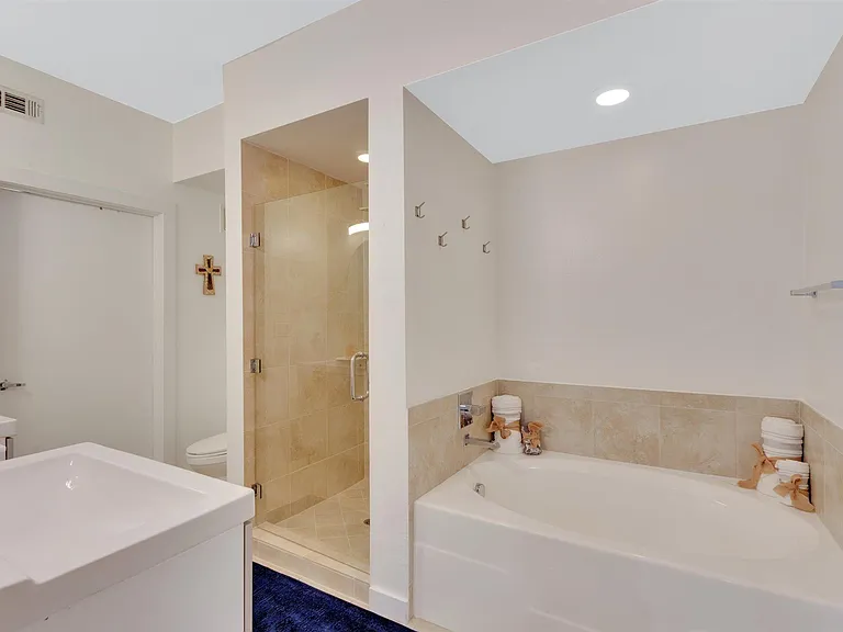 4040 N Hall St #114 — Photo 12