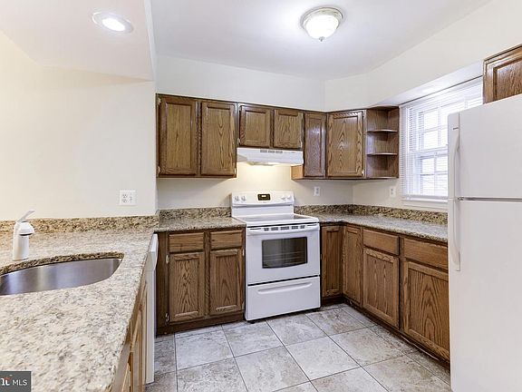 4th image of 6125 Strasburg Dr