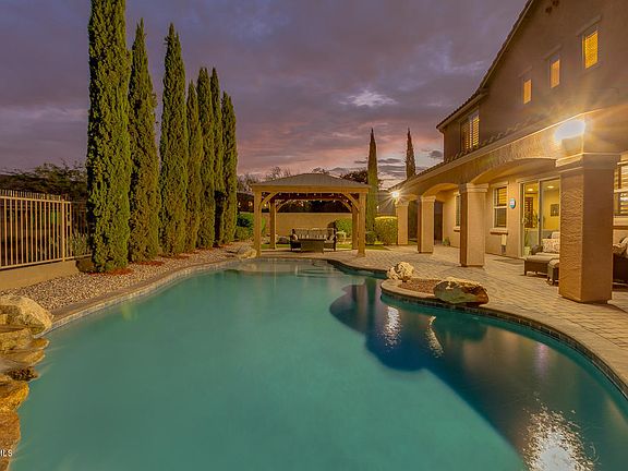 3rd image of 1681 E Nightingale Ln