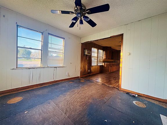 5th image of 208 S Church St