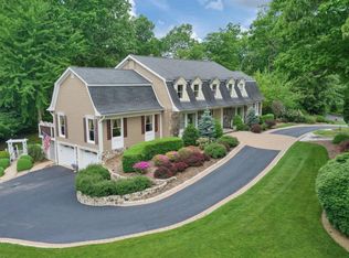 806 Minsi Trl, Franklin Lakes, NJ 07417