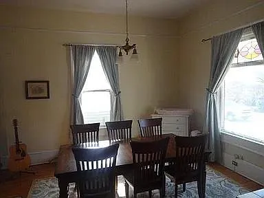 476 Oakland Ave SE — Photo 3