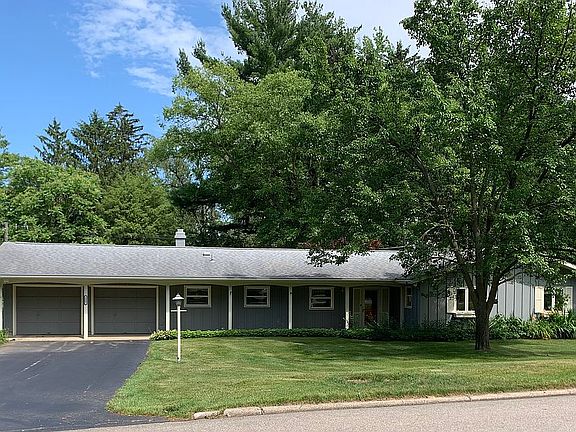 2nd image of 1005 Sassafras Ln
