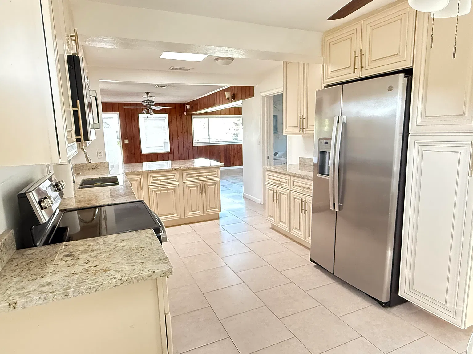 Studio, 1.0 bath, 1249 sqft, $2,500 — Photo 3