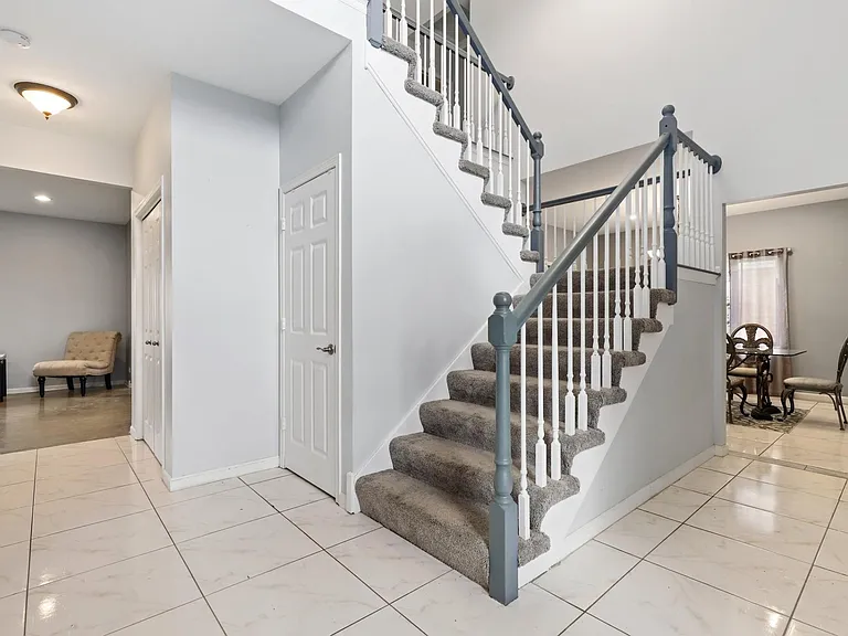520 N Veterans Pkwy — Photo 5