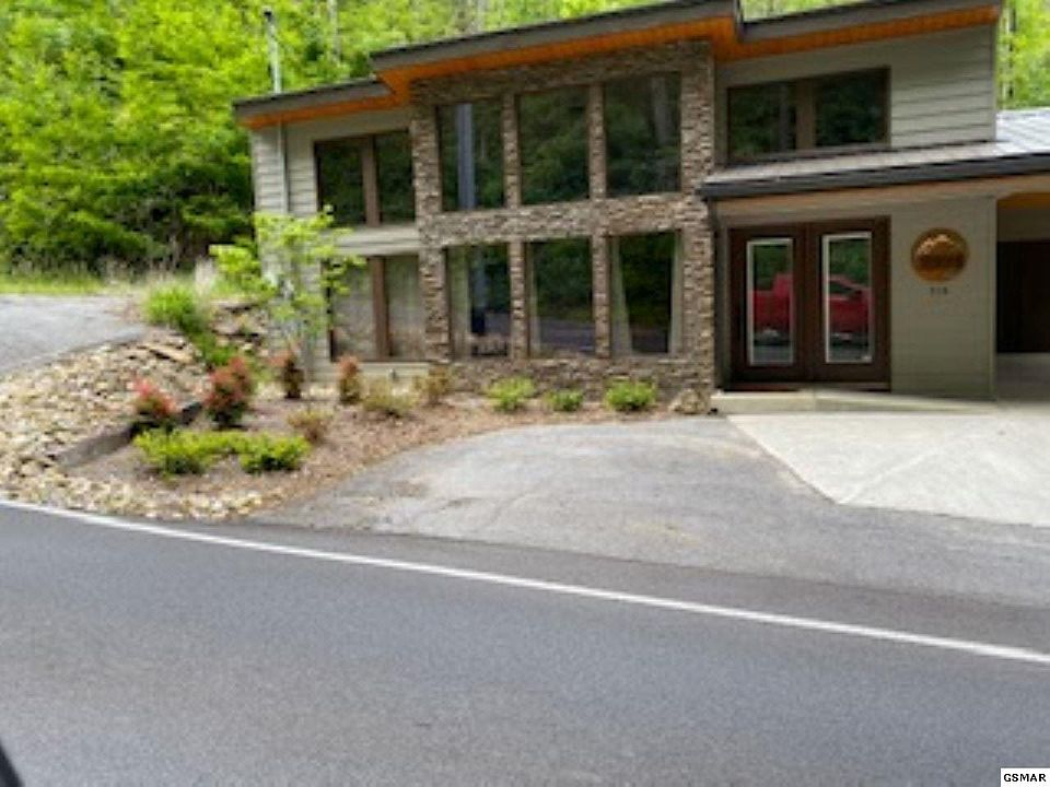 2nd image of Hazelwood Ln