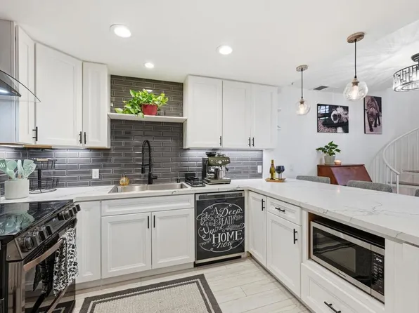 744 Eastshore Ter Unit 102, Chula Vista, CA 91913