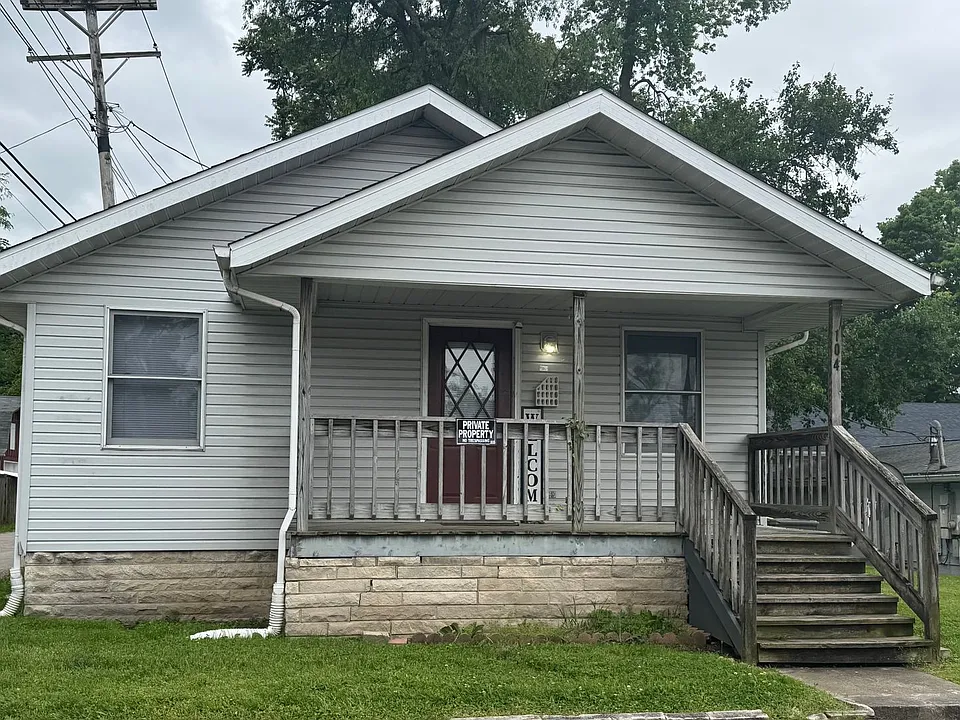 104 E Grimes Ln