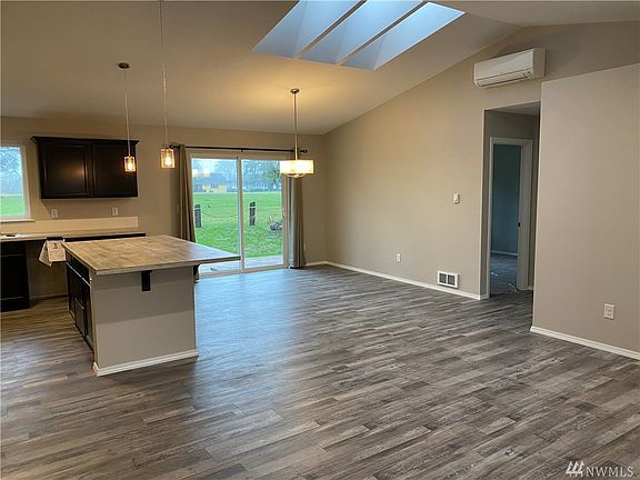 3rd image of 273 Dolphin Ave NE