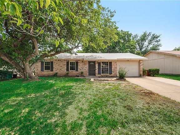 3rd image of 954 Ashwood Dr