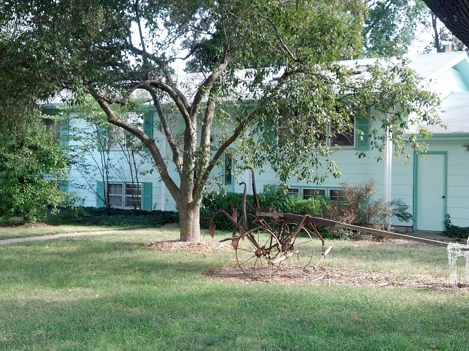 1st image of 107 W 27th St
