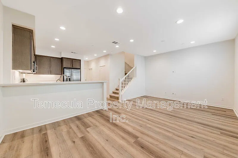 3 bed, 2.0 bath, 1514 sqft, $3,200 — Photo 4