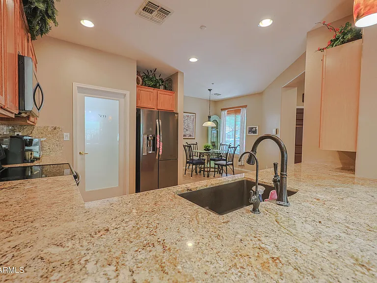 1916 W Spirit Ct — Photo 16