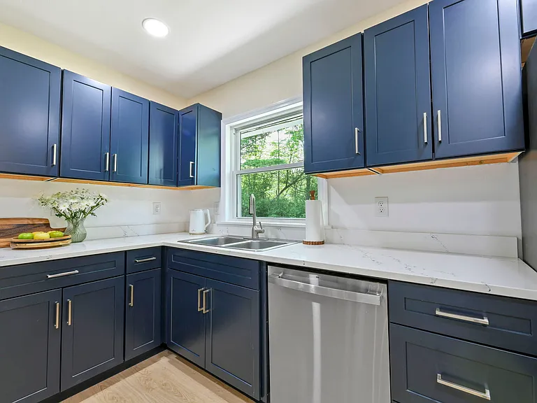 719 Hanshaw Rd — Photo 12