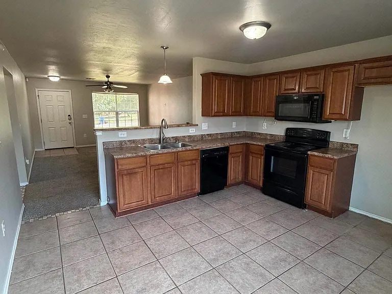 524 E Juniper Ln — Photo 4