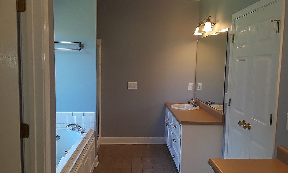 1st image of 268 Acorn Dr
