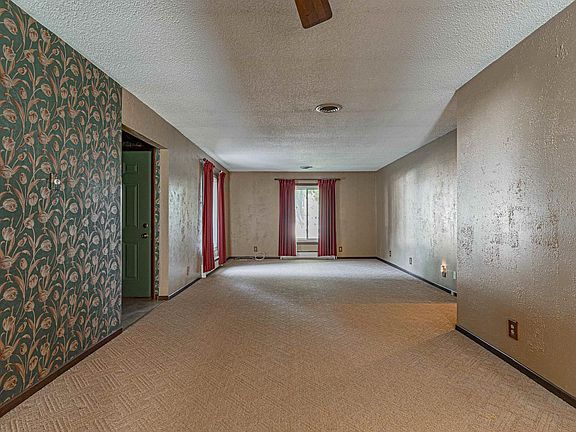 3rd image of 14 Houser Ct