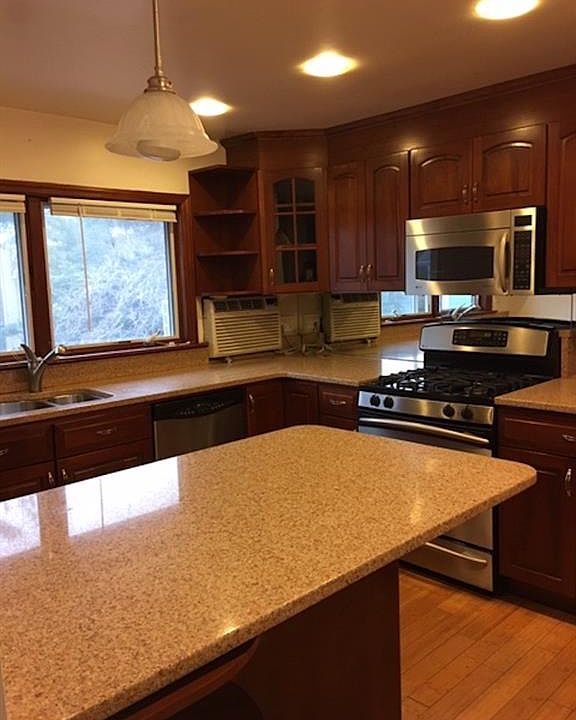 1st image of 128 Rockland Ave #2