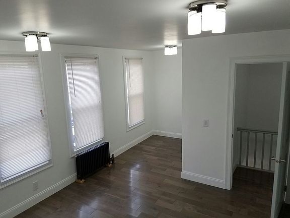 4th image of 2744 Gifford Ave