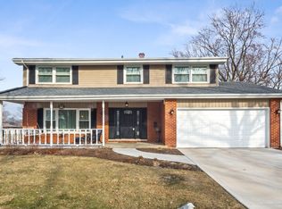 9S135 Nantucket Dr, Darien, IL 60561