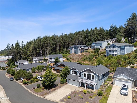 4th image of 4212 SE Jetty Ave