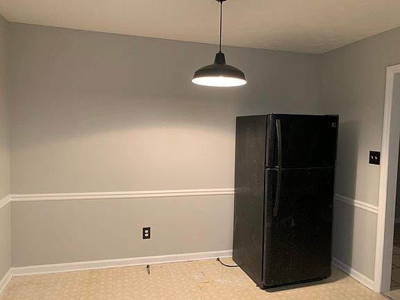 5th image of 98 Forest Pl