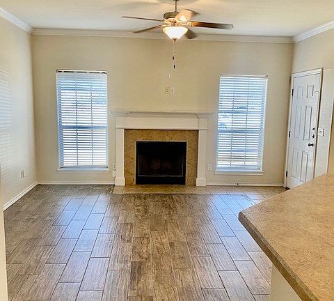 3rd image of 4421 Oak Grove Blvd
